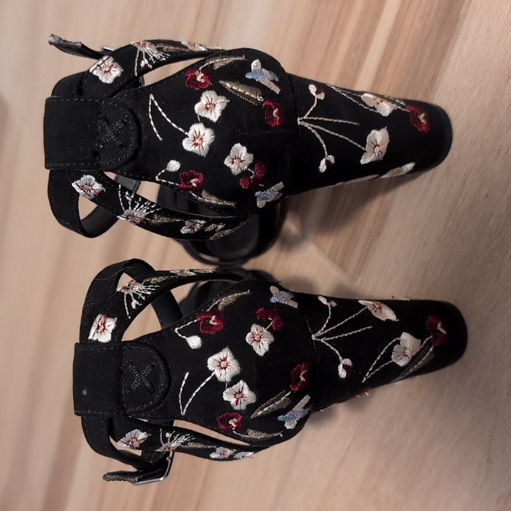 Madden Girl Black Velvet Open Toe Embroidered Buckle Ankle Strap Sandals 9.5